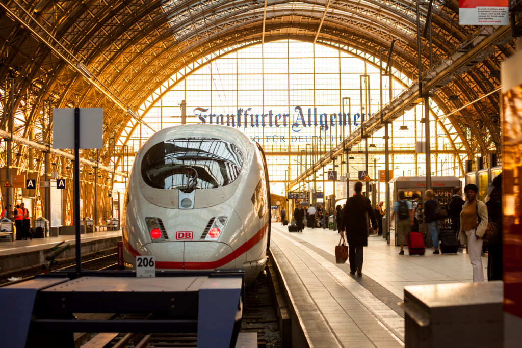 Station Frankfurt trein Groen op reis magazine UIT! Natuurlijk!NFN